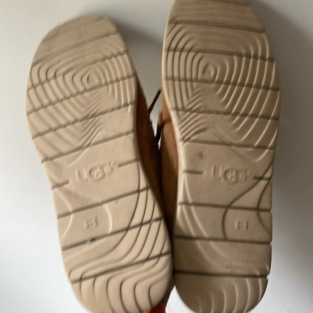 UGG men tan